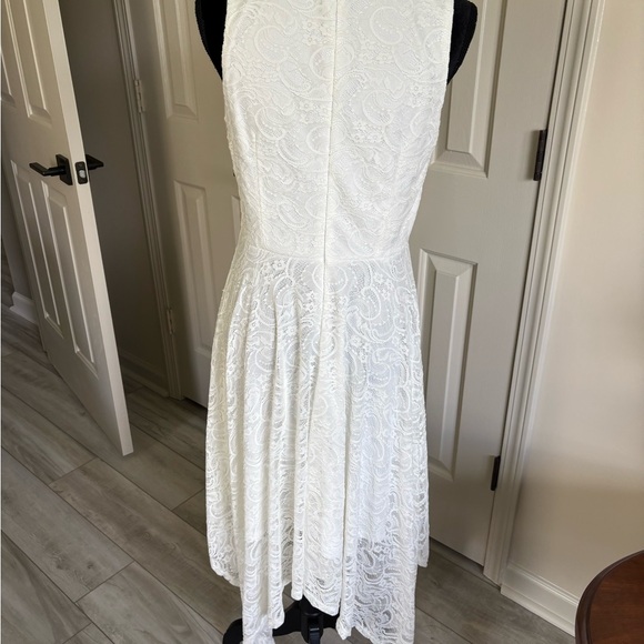 Lightweight & soft Women's lace dress. This dress is New without tag attached - Picture 5 of 6